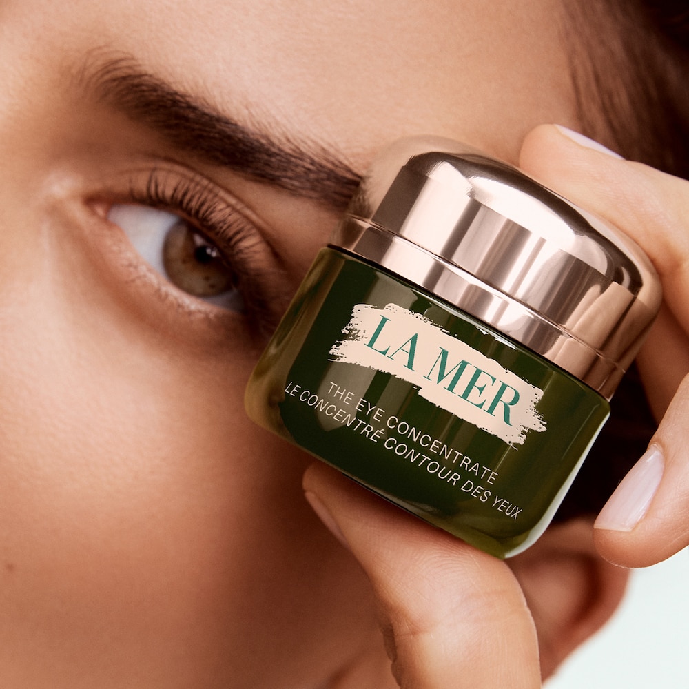 la mer concentre contour des yeux