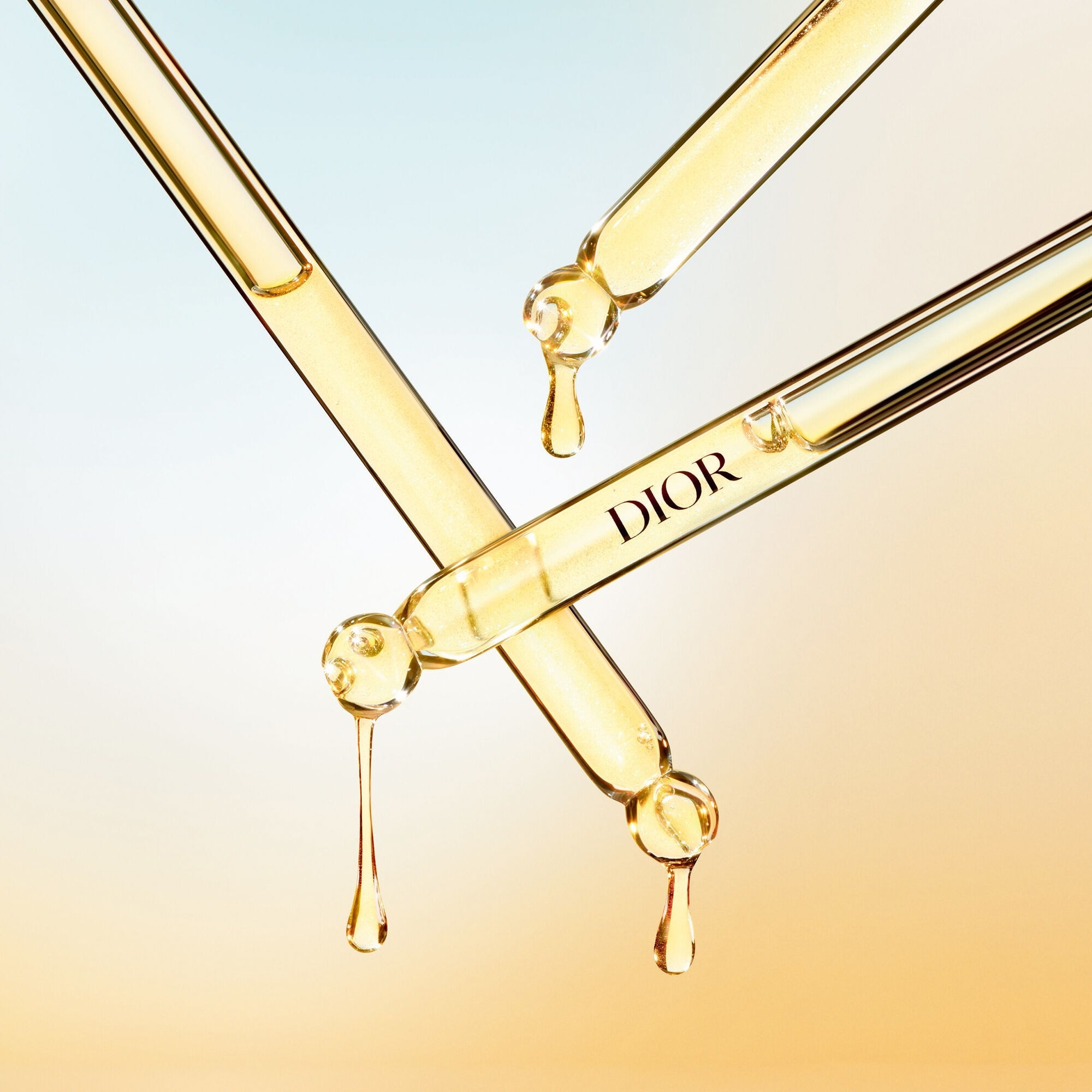 120ML DIOR DIOR SOLAR L'huile sublimatrice et perfectrice d'éclat - corps, visage & cheveux  1 of 4 