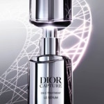 DIOR DIOR CAPTURE Coffret duo de soin anti-âge sérum + correcteur de rides 3 of 4 Coffret duo de soin anti-âge sérum + correcteur de rides