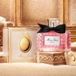 80ML DIOR MISS DIOR ESSENCE Essence - édition limitée, notes florales confiturées et boisées 2 of 4 Essence - édition limitée, notes florales confiturées et boisées