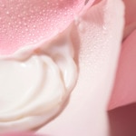200ML Nuxe VERY ROSE Lait démaquillant onctueux  2 of 4 Lait démaquillant onctueux