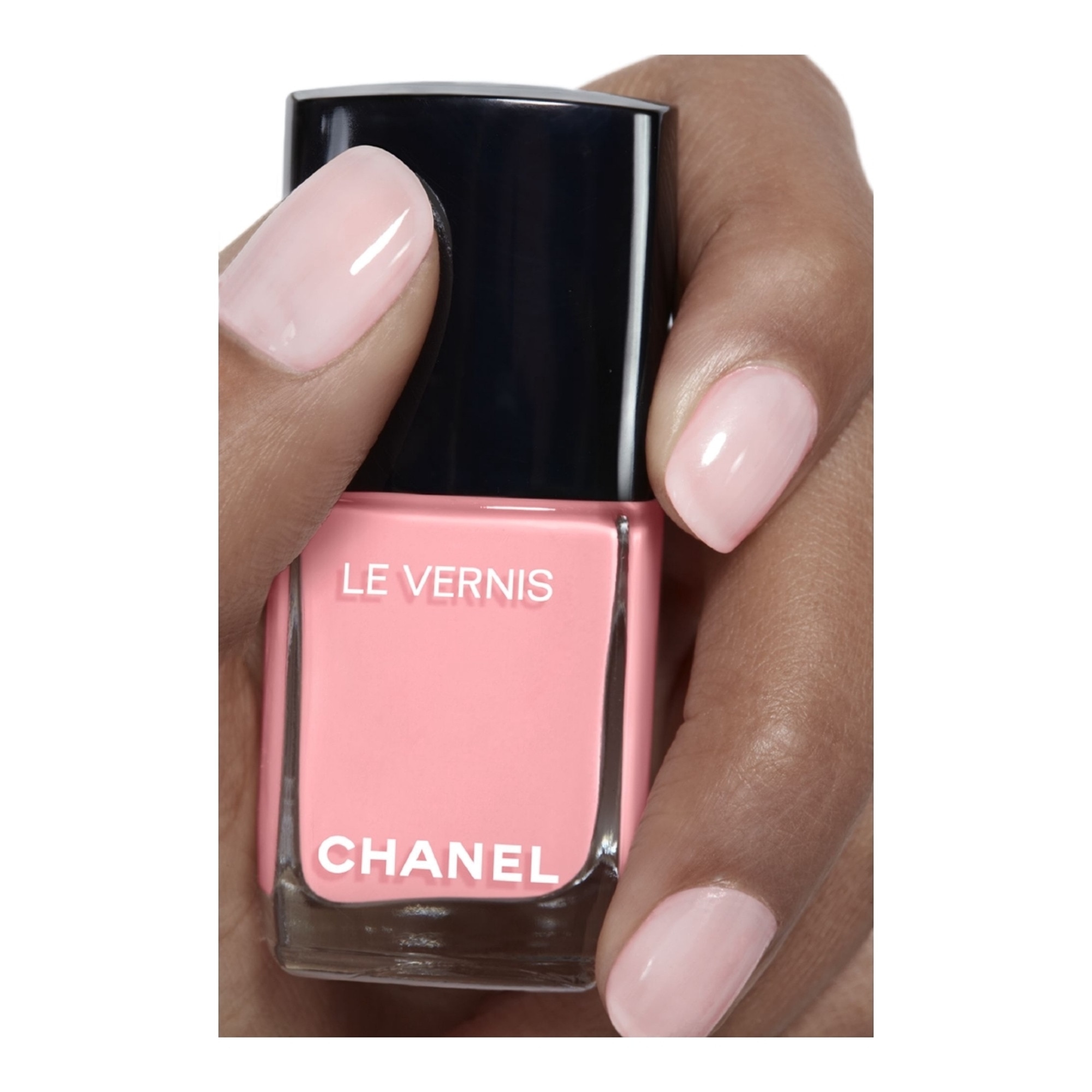  CHANEL LE VERNIS Couleur et brillance longue tenue  3 of 4 Couleur et brillance longue tenue