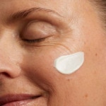 50ML Clarins NUTRI LUMIERE Crème revitalisante, anti-taches spf15 2 of 4 Crème revitalisante, anti-taches spf15