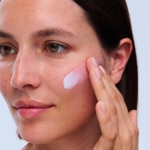 30ML Clarins UV PLUS Uv plus skin barrier spf 50+ et anti-pollution - écran quotidien multi-protection 6-en-1 2 of 4 Uv plus skin barrier spf 50+ et anti-pollution - écran quotidien multi-protection 6-en-1