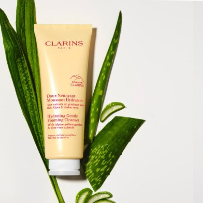 125ML Clarins DEMAQUILLANTS Doux nettoyant moussant hydratant - peaux normales à sèches  1 of 4 