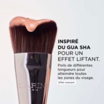  Clarins DOUBLE SERUM FOUNDATION Pinceau fond de teint inspiré du gua sha  2 of 4 Pinceau fond de teint inspiré du gua sha