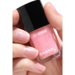 CHANEL LE VERNIS Couleur et brillance longue tenue 4 of 4 Couleur et brillance longue tenue