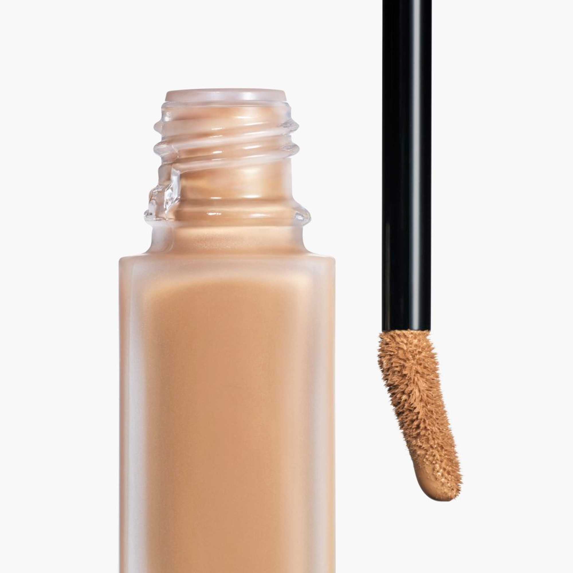  CHANEL ULTRA LE TEINT Le correcteur  1 of 4 