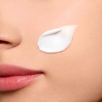 30mL Clarins HYDRA-ESSENTIEL [HA²] Crème désaltérante peaux normales à sèches  2 of 4 Crème désaltérante peaux normales à sèches