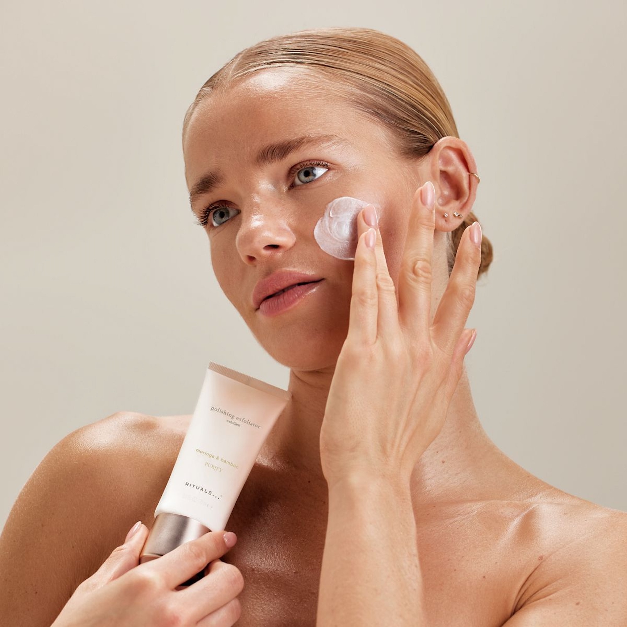 75ML RITUALS THE RITUAL OF NAMASTE Exfoliant éclat visage 1 of 2