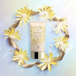 50ml CLÉ DE PEAU BEAUTÉ SOINS SOLAIRES Crème pour les mains spf18 2 of 3 Crème pour les mains spf18