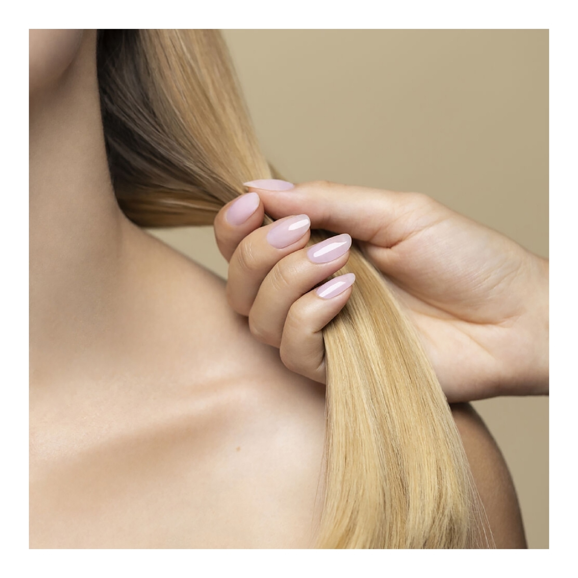 200ML HAIR RITUEL BY SISLEY HAIR RITUEL BY SISLEY Soin lavant lissant à l'huile de moringa   1 of 4 