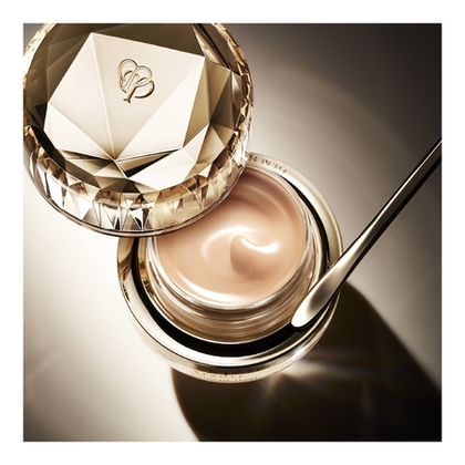  CLÉ DE PEAU BEAUTÉ TEINT Le fond de teint SPF25  1 of 4 