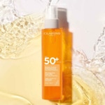 150ml Clarins SUNCARE Brume solaire embellissante très haute protection corps spf50+ 2 of 4 Brume solaire embellissante très haute protection corps spf50+