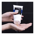 200ML HAIR RITUEL BY SISLEY ANTIPELLICULAIRE Soin lavant antipelliculaire apaisant  2 of 3 Soin lavant antipelliculaire apaisant