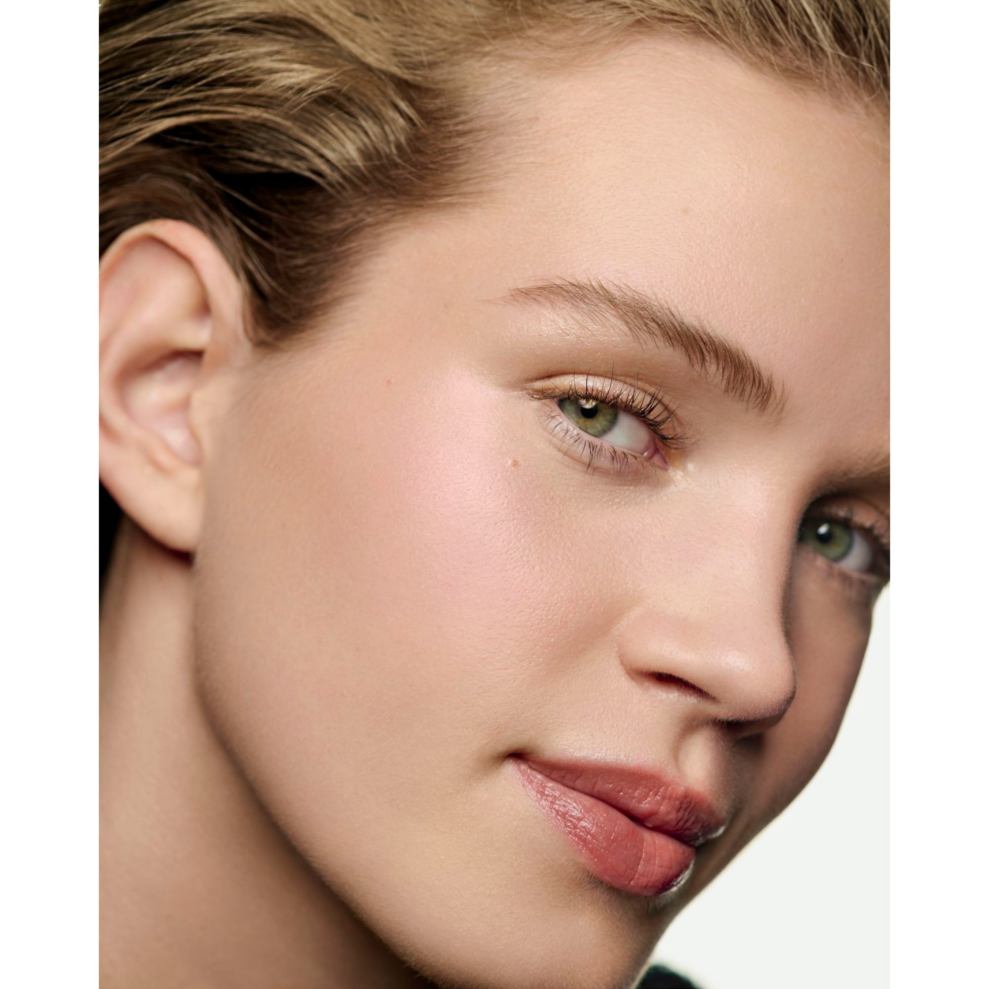  CHANEL LES BEIGES Illuminateur liquide belle mine  1 of 4 