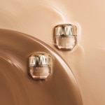 CLÉ DE PEAU BEAUTÉ TEINT Le fond de teint spf25 2 of 5 Le fond de teint spf25