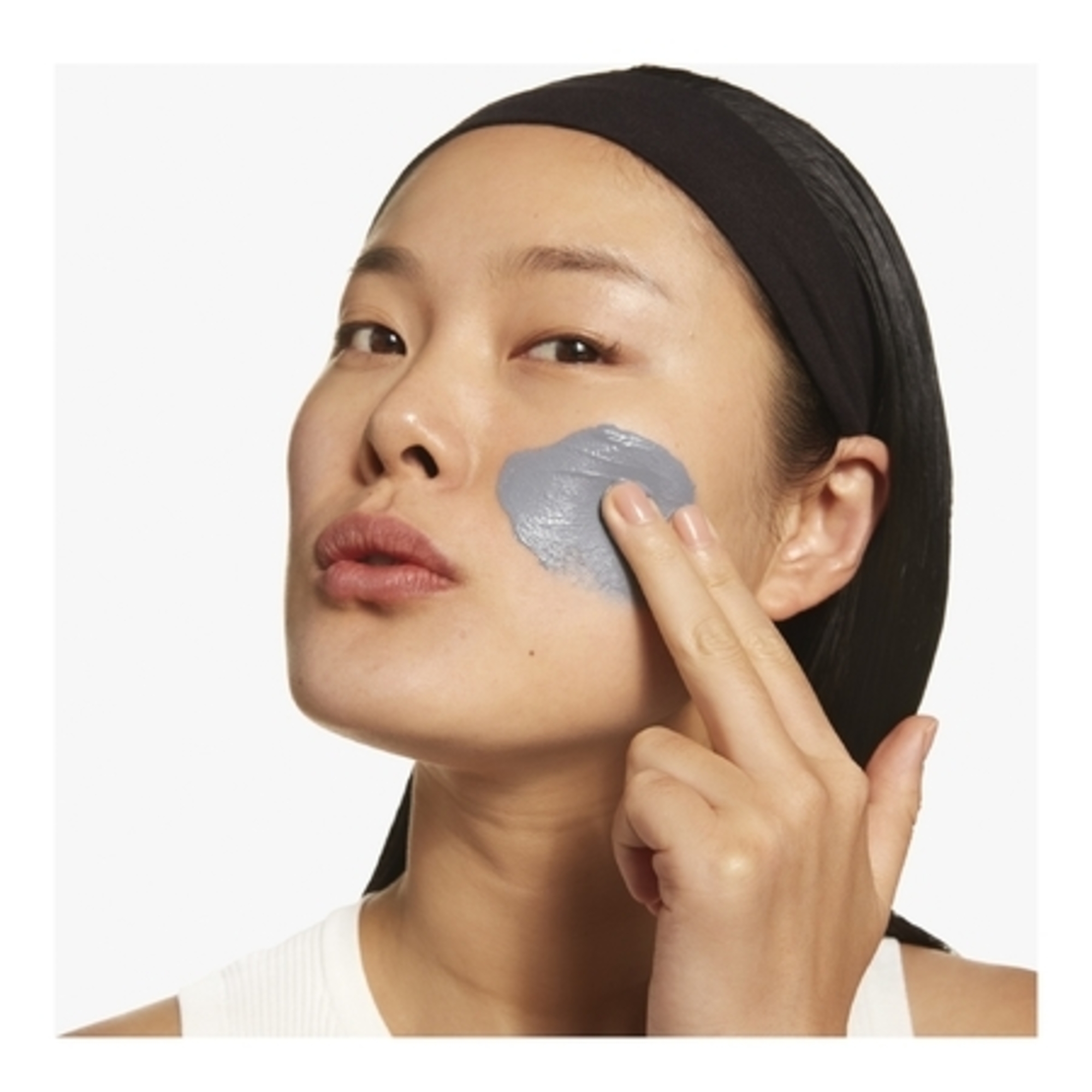 Gommage & masque au charbon 2-en-1