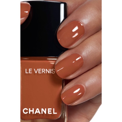  CHANEL LE VERNIS Couleur et brillance longue tenue  1 of 4 