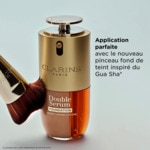  Clarins DOUBLE SERUM FOUNDATION Pinceau fond de teint inspiré du gua sha  3 of 4 Pinceau fond de teint inspiré du gua sha