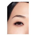  CHANEL LE VOLUME RÉVOLUTION DE CHANEL MASCARA VOLUME EXTRÊME. BROSSE IMPRIMÉE EN 3D  2 of 3 MASCARA VOLUME EXTRÊME. BROSSE IMPRIMÉE EN 3D
