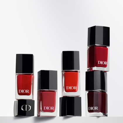 Vernis à ongles effet gel et couleur couture