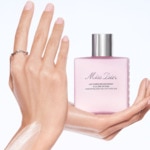 175ML DIOR MISS DIOR Lait corps réconfortant à la cire de rose 3 of 4 Lait corps réconfortant à la cire de rose