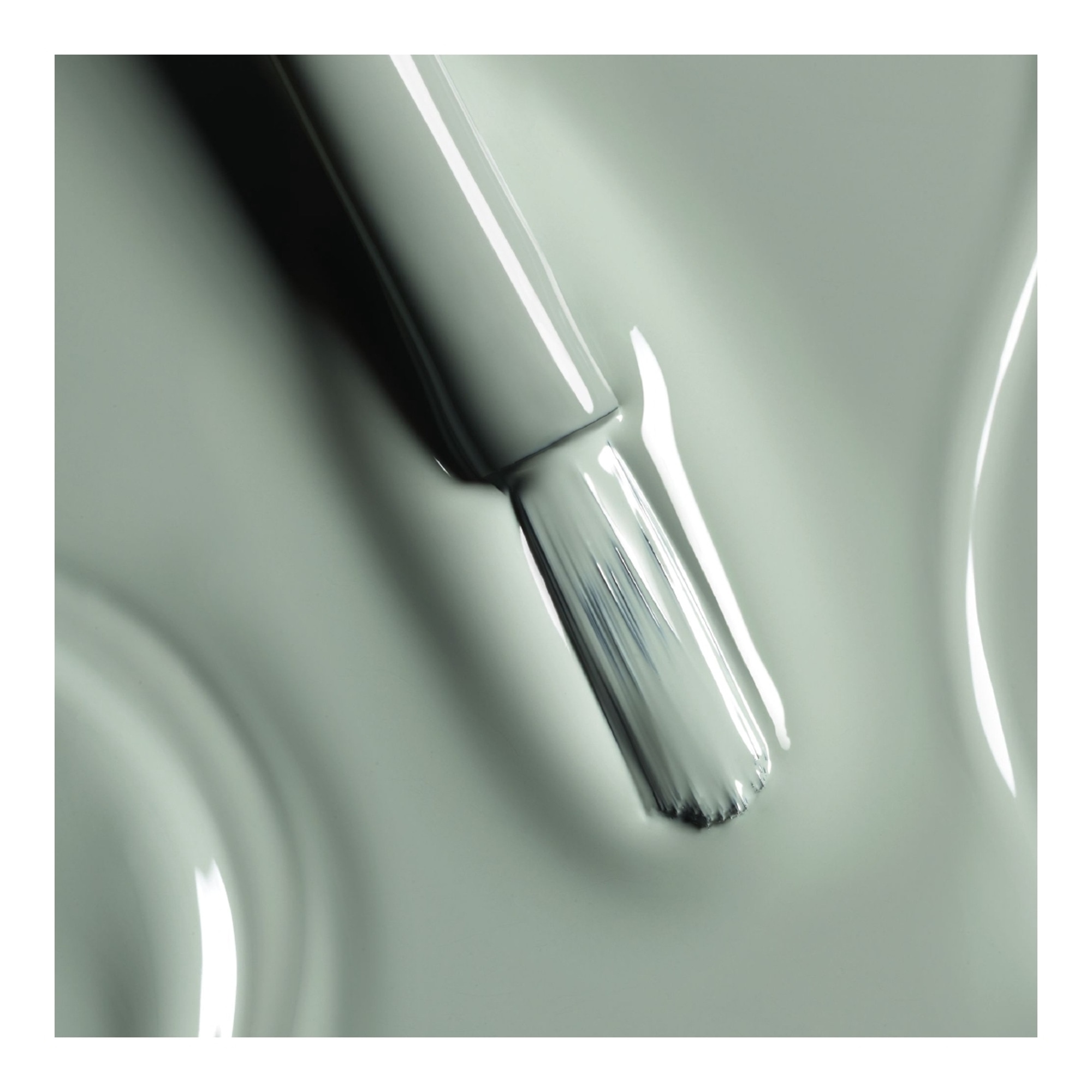  CHANEL LE VERNIS Couleur et brillance longue tenue  3 of 4 Couleur et brillance longue tenue