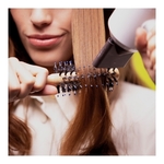  HAIR RITUEL BY SISLEY HAIR RITUEL BY SISLEY Brosse brushing petit modèle  2 of 4 Brosse brushing petit modèle