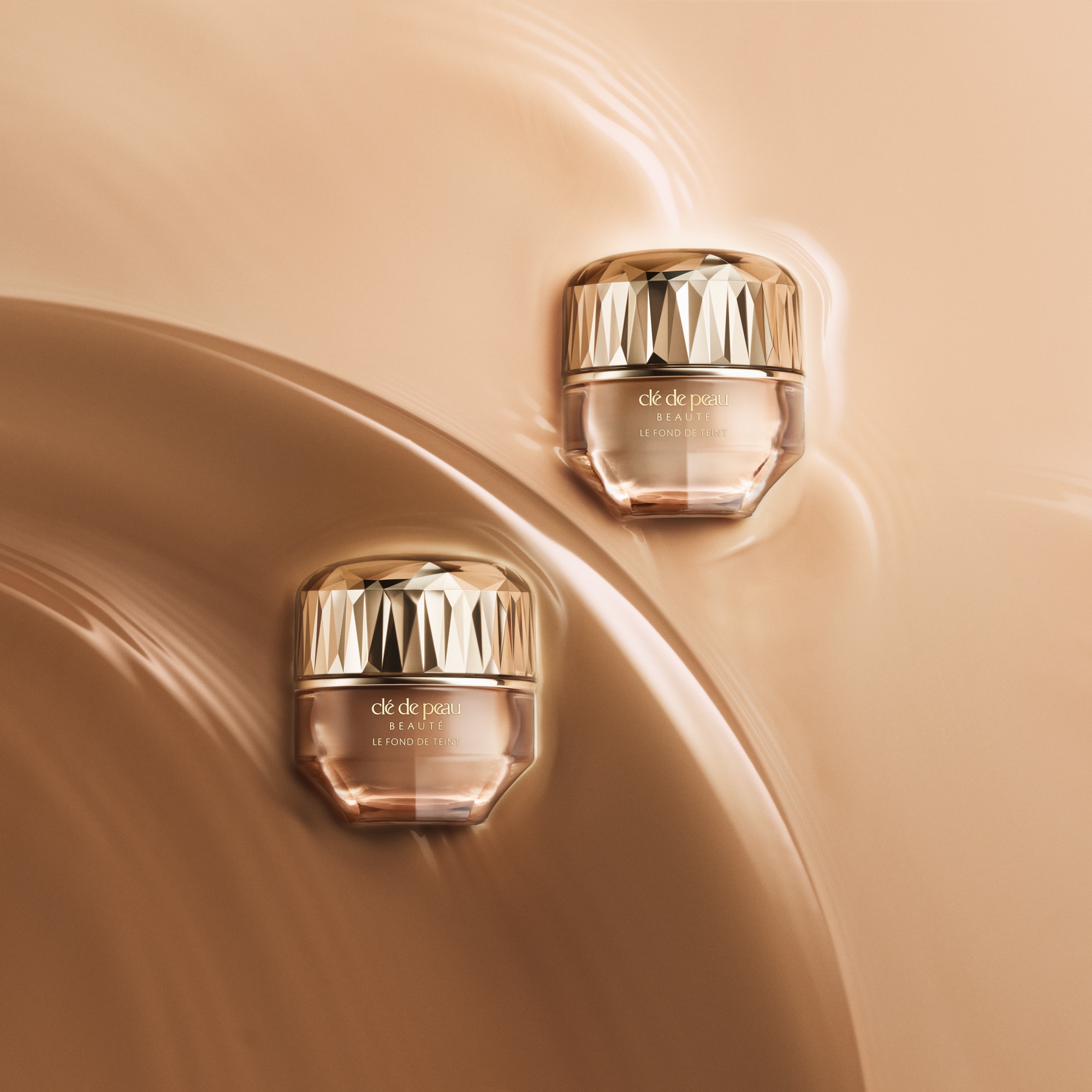 CLÉ DE PEAU BEAUTÉ TEINT Le fond de teint spf25 1 of 4