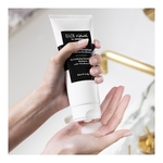 200ML HAIR RITUEL BY SISLEY HAIR RITUEL by SISLEY Soin Lavant Disciplinant à l'huile de Macadamia  2 of 4 Soin Lavant Disciplinant à l'huile de Macadamia