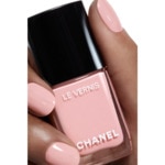  CHANEL LE VERNIS Couleur et brillance longue tenue - édition limitée  4 of 5 Couleur et brillance longue tenue - édition limitée
