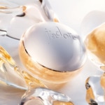 100ML DIOR J'ADORE Gel scintillant parfumé pour le corps 2 of 3 Gel scintillant parfumé pour le corps