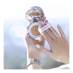  Sisley PHYTO-BLANC LE CUSHION Fond de teint illuminateur SPF50+ - recharge  3 of 3 Fond de teint illuminateur SPF50+ - recharge