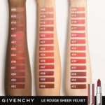 GIVENCHY LE ROUGE SHEER VELVET Rouge à lèvres mat floutant à la texture velours 3 of 4 Rouge à lèvres mat floutant à la texture velours