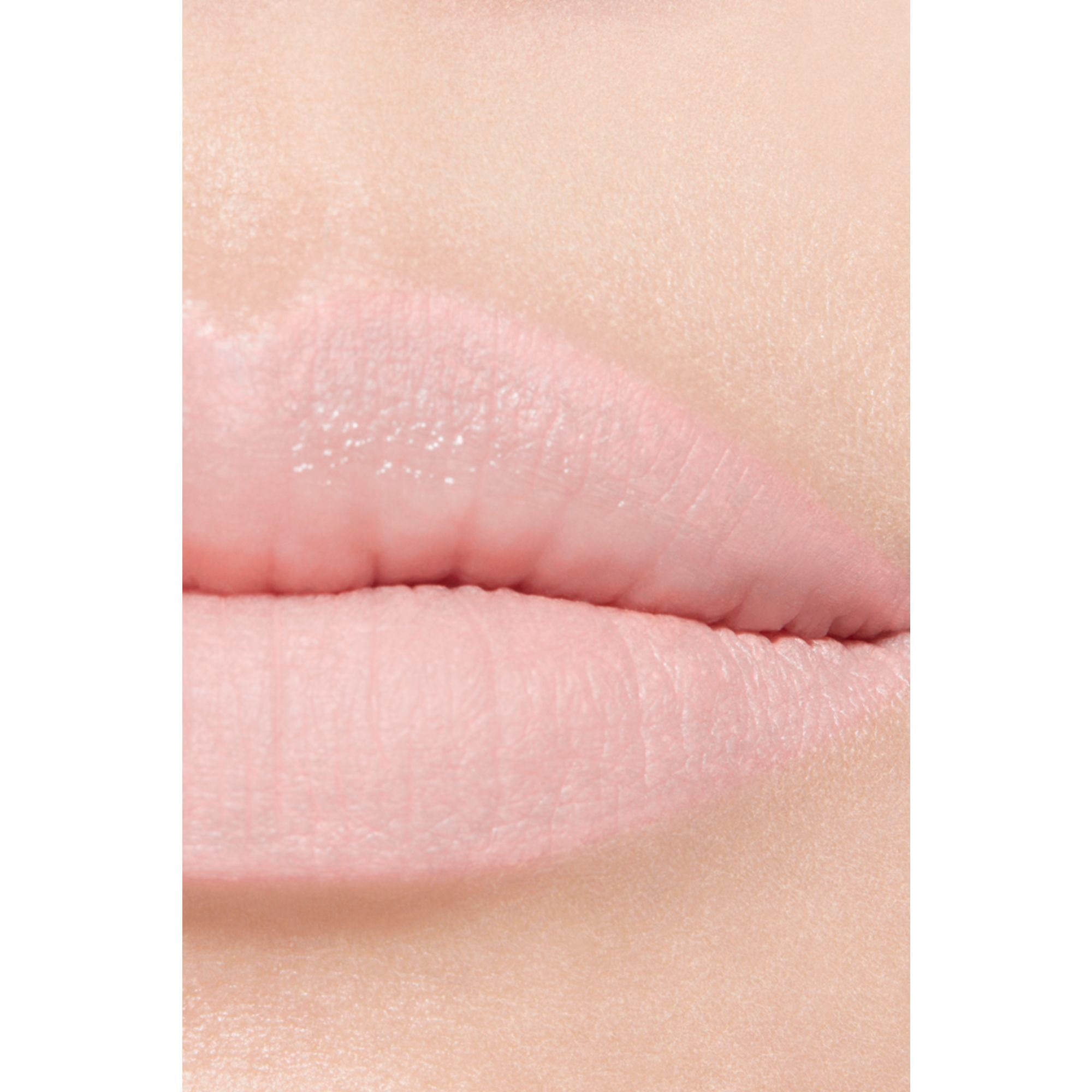  CHANEL LE CRAYON LÈVRES Crayon à lèvres  1 of 4 