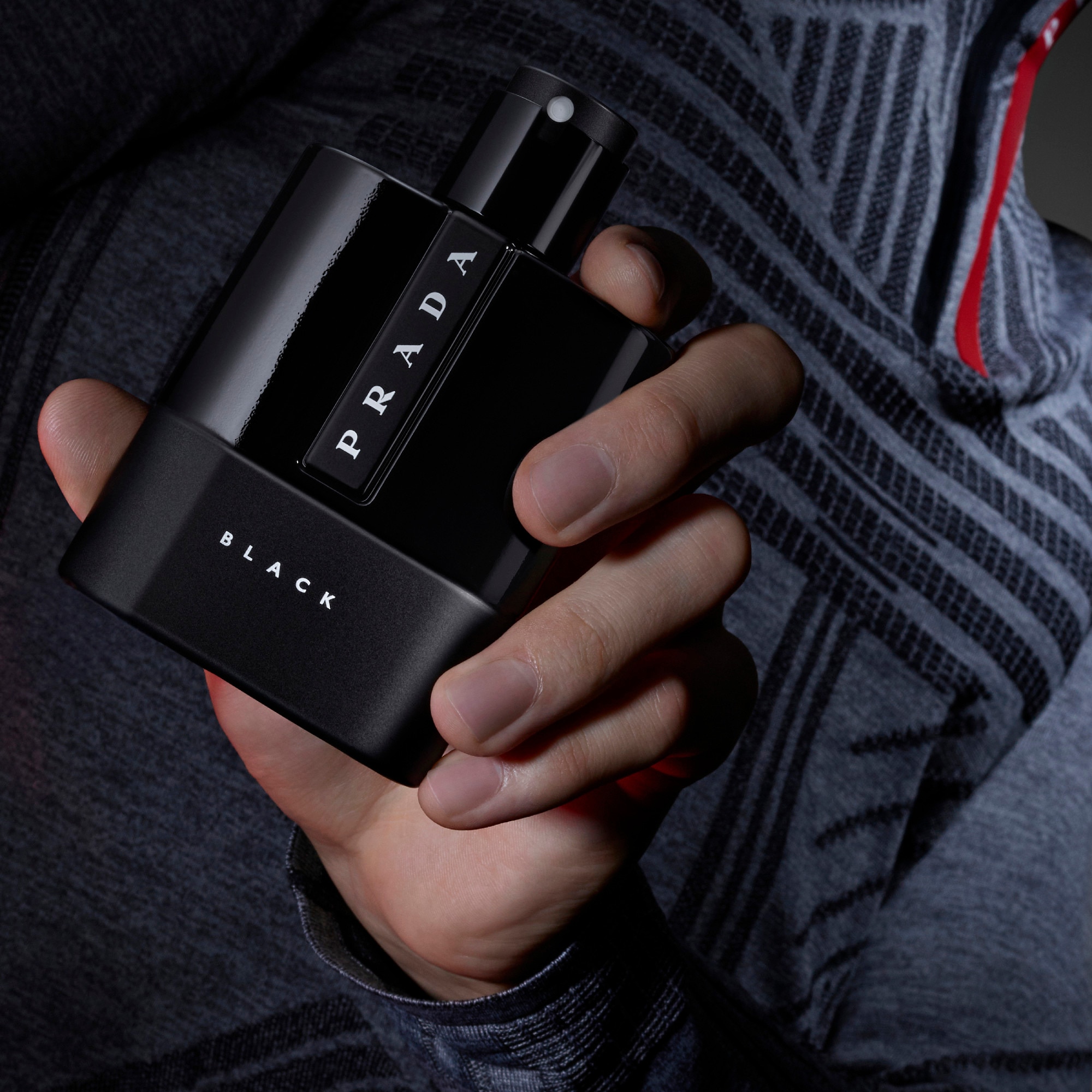 Eau de parfum boisée ambrée magnétique pour homme