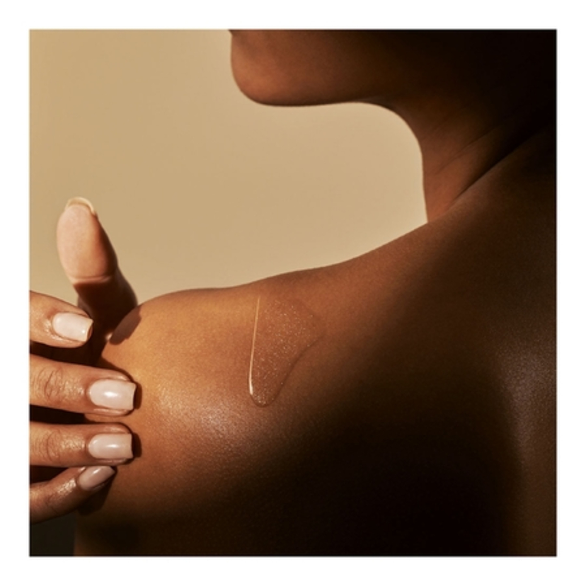 Huile scintillante corps