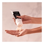 200ml HAIR RITUEL BY SISLEY SOIN LAVANT REVITALISANT NOURRISSANT Shampoing revitalisant nourrissant sans sulfate  2 of 4 Shampoing revitalisant nourrissant sans sulfate