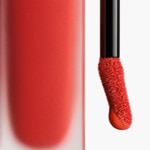 CHANEL ROUGE ALLURE LIQUID VELVET Le rouge liquide mat intense ultra tenue 2 of 4 Le rouge liquide mat intense ultra tenue