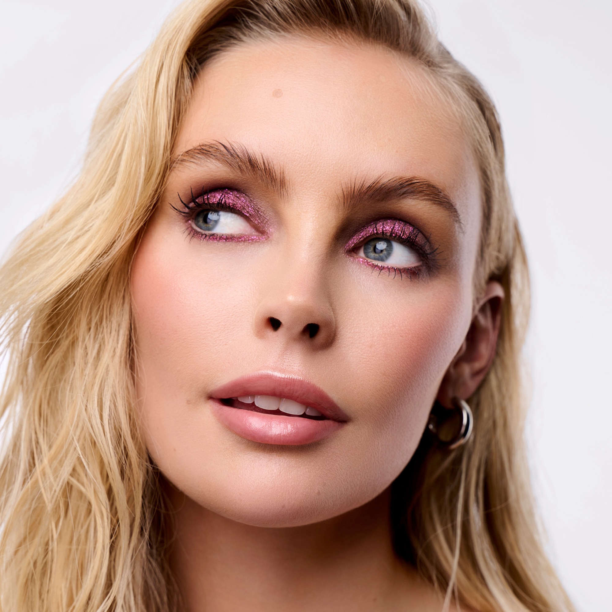  WONDERSKIN IYKYK EYESHADOW STICK Ombre à paupières  1 of 4 