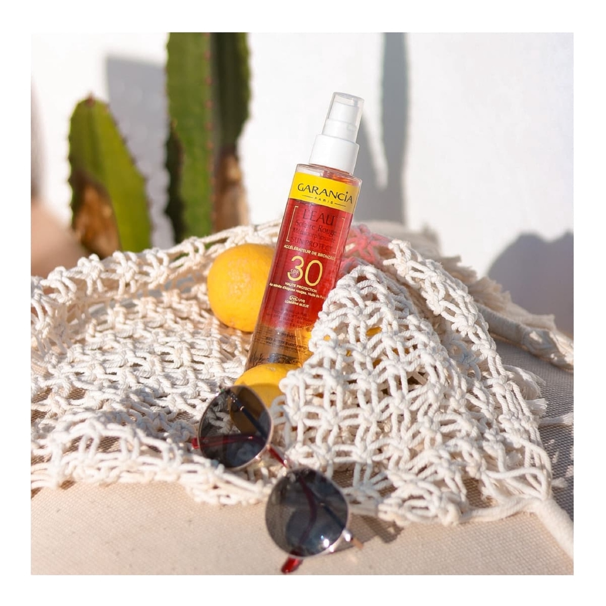 150ML GARANCIA L'EAU SOLAIRE ROUGE METAMORPHOSANTE Accélérateur de bronzage haute protection spf30  1 of 3 