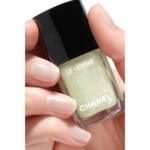  CHANEL LE VERNIS Couleur et brillance longue tenue  4 of 5 Couleur et brillance longue tenue