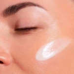 30mL Clarins BRIGHT PLUS Sérum expert éclat anti-taches 2 of 4 Sérum expert éclat anti-taches