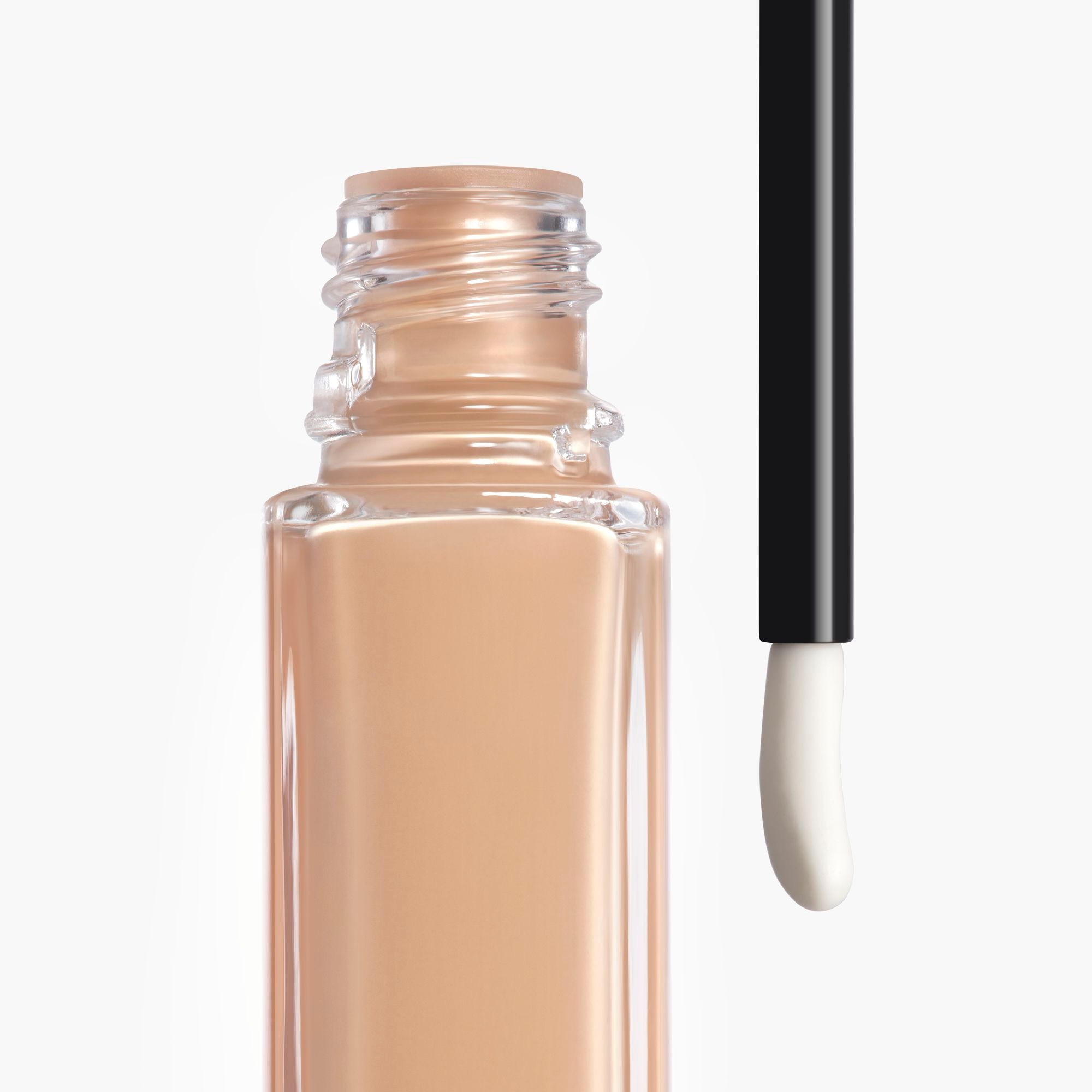  CHANEL ULTRA LE TEINT Correcteur sérum  1 of 4 
