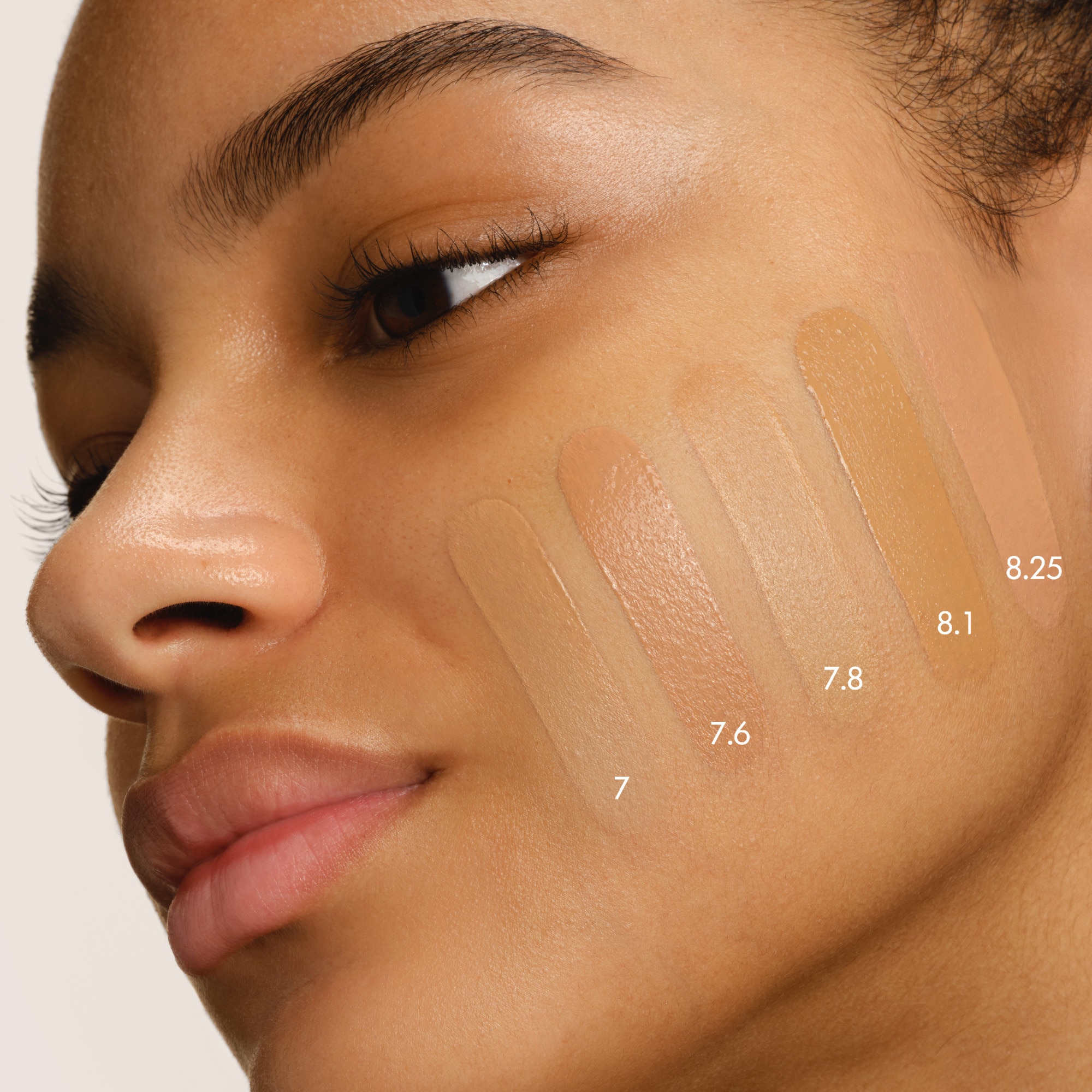  Armani LUMINOUS SILK FOUNDATION Fond de teint soyeux lumineux  1 of 4 