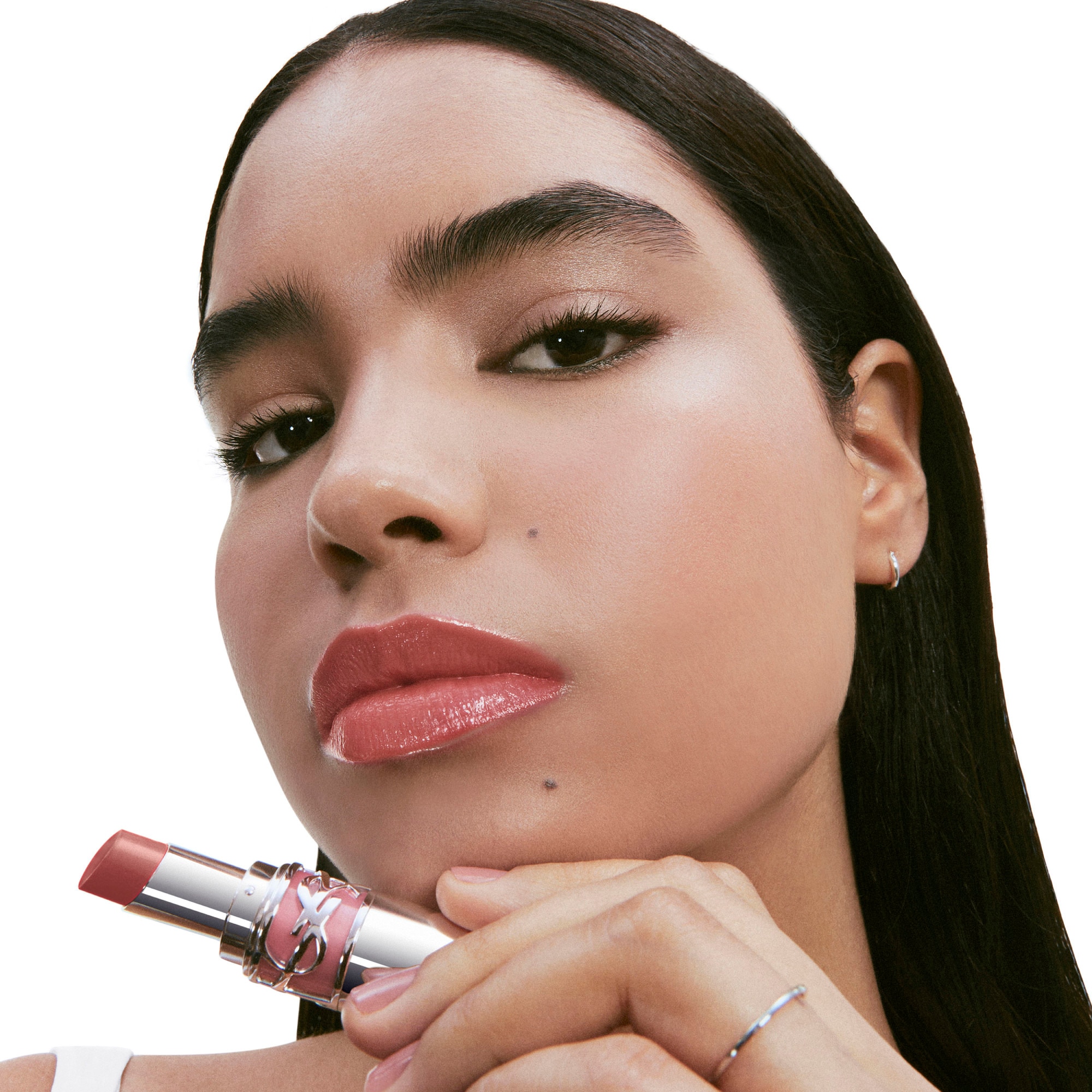 Rouge à lèvres brillant et soin