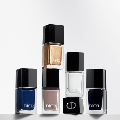 Vernis à ongles effet gel et couleur couture