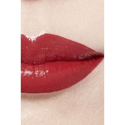 Le rouge à lèvres hydratant et repulpant longue tenue, couleur et brillance intenses