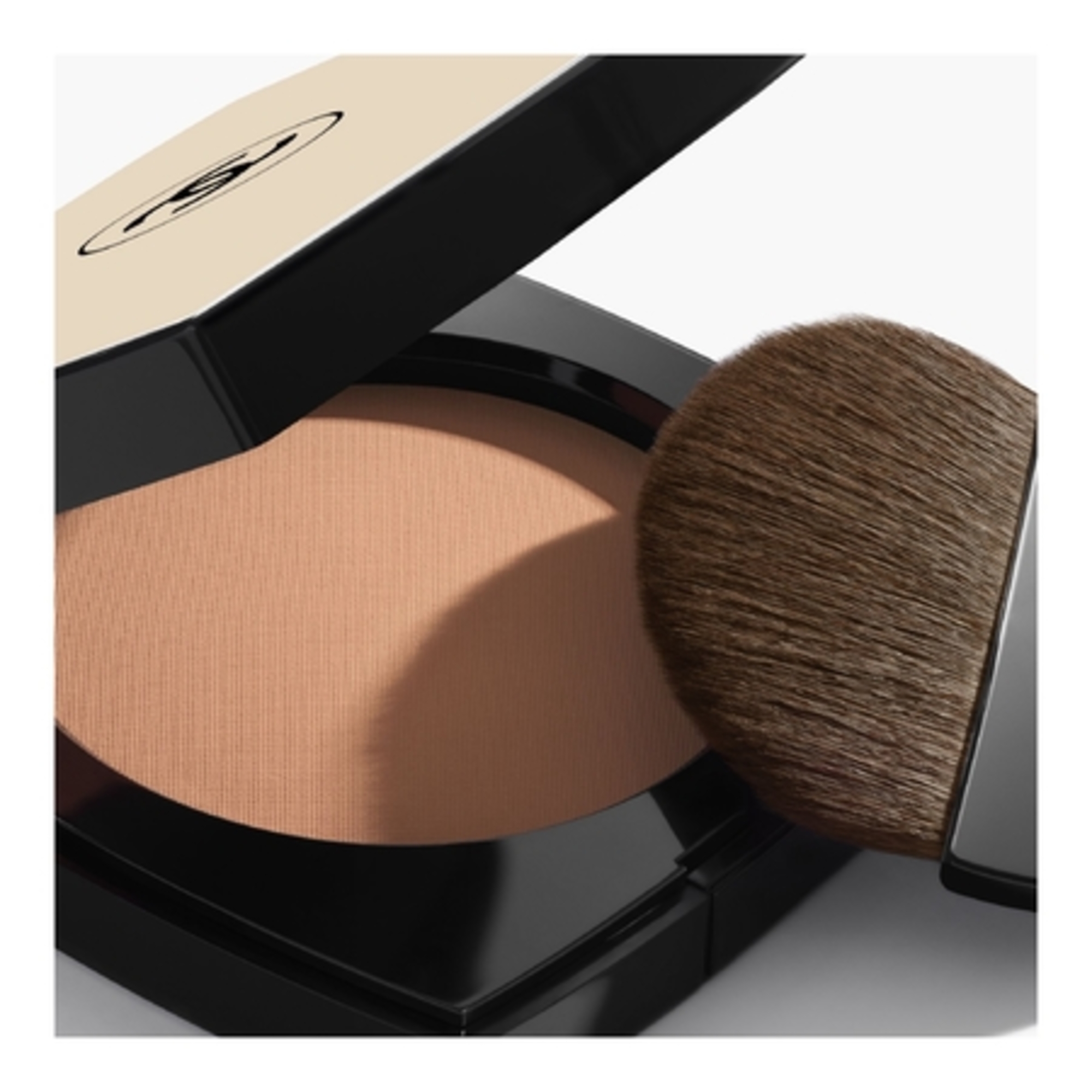  CHANEL LES BEIGES Poudre belle mine naturelle - rechargeable  1 of 3 